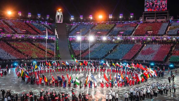 Versammelt: Langsam fühlte sich das Stadion mit den Olympia-Teilnehmern, bzw. mit denjenigen, die bis zum letzten Tag in PyeongChang geblieben sind.