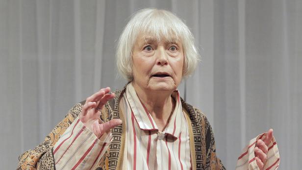 Elfriede Irrall in &quot;Roses Geheimnis&quot; im Wiener Volkstheater 2010