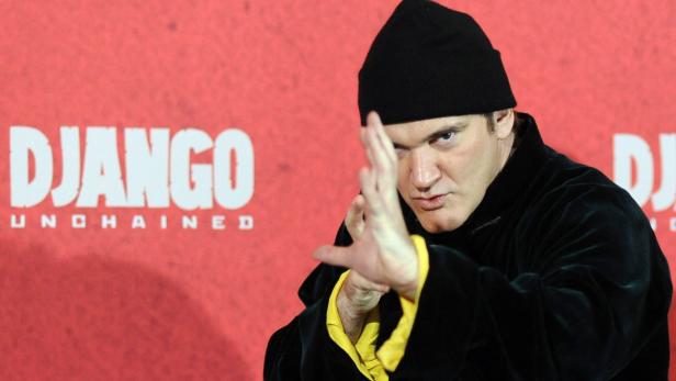 epa03527838 US director Quentin Tarantino gestures at a photocall for his new movie &#039;Django Unchained&#039; in Berlin, Germany, 08 January 2013. The movie will be released in German cinemas on 17 January. EPA/BRITTA PEDERSEN
