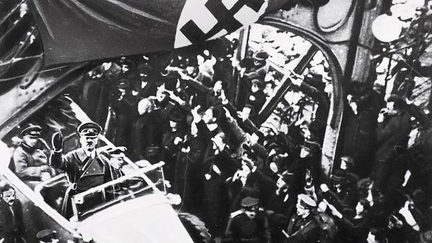 Es lief bereits die erste Verhaftungswelle, während Hitler in Linz bejubelt wurde