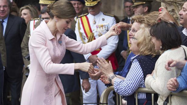 Königin Letizia bei ihrer Visitie in Salamanca.