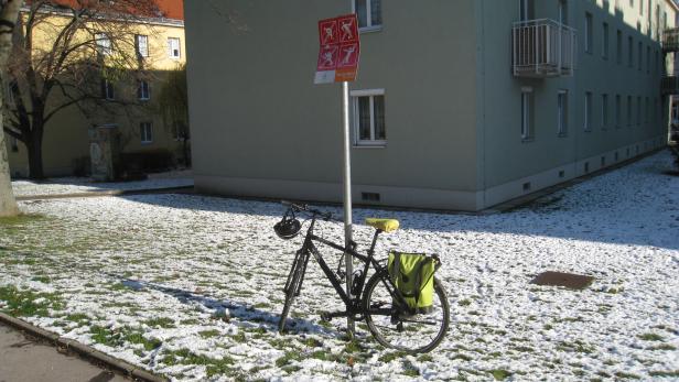 Hier ist auch das Fahrrad-Parken verboten, aber sonst ist das ein Kinderspiel