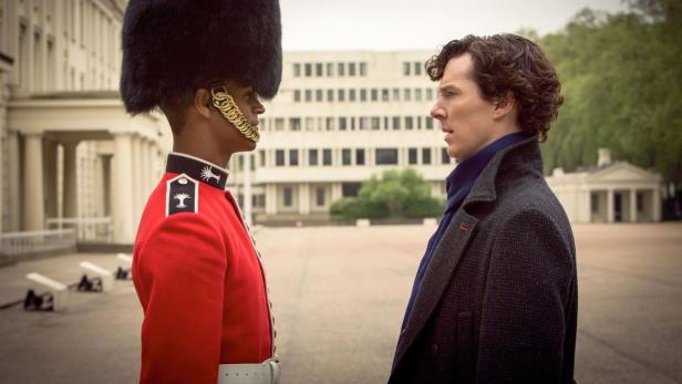 Sherlock: BBC verzichtet auf Werbeeinnahmen, entwickelt aber sehr erfolgreiche Serien- und TV-Formate, die ihr finanziell helfen – sie werden weltweit verkauft.
