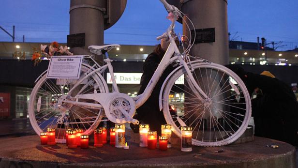 Ein Ghostbike am Praterstern erinnert derzeit an einen tödlichen Unfall
