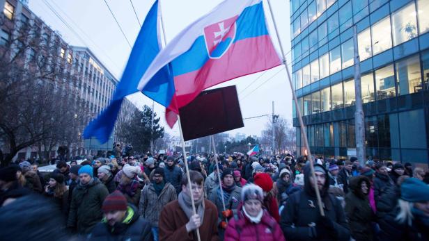Die Proteste gegen die Regierung werden immer massiver: In Bratislava, aber auch in anderen Städten .