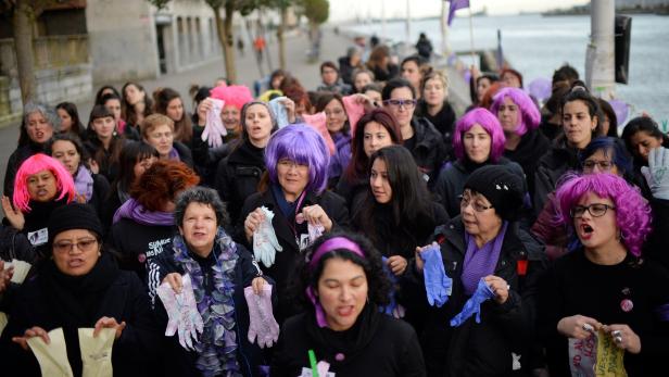 Frauchenrechtsmarsch in Spanien
