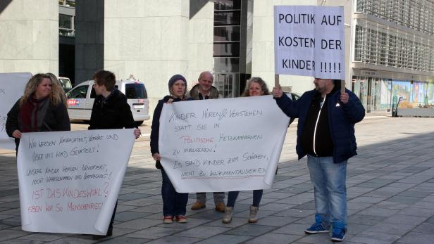 Heim-Mitarbeiter protestierten gegen Vorgangsweise des Landes