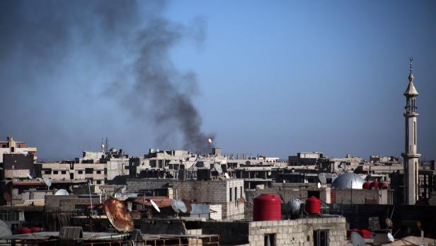Rauchsäule über Kafar Batna, Ost-Ghouta