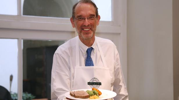 Der KURIER besuchte Bildungsminister Faßmann bei seinem Hobby: Kochen