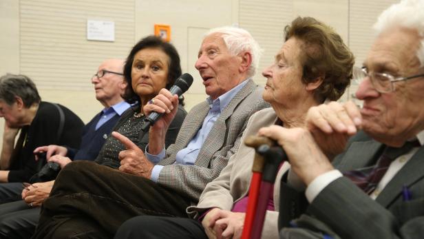 Holocaust-Überlebende bei einer Veranstaltung an der Uni Wien