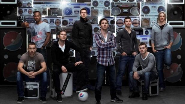 Pepsi - Kick In The Mix - Werbekampagne - Lukas Podolski, Didier Drogba, Lionel Messi, etc. (c: pepsi)