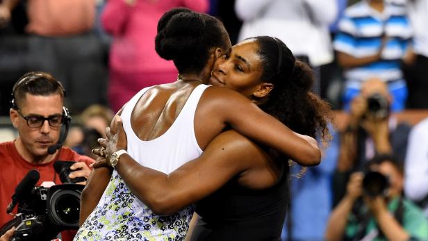 Serena Williams (re.) musste sich ihrer Schwester geschlagen geben.