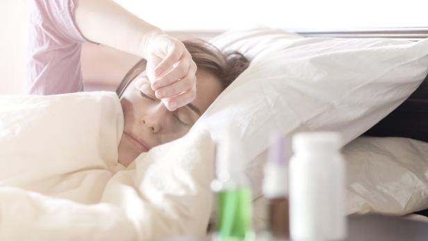 Noch immer zwingt die Influenza viele ins Bett.