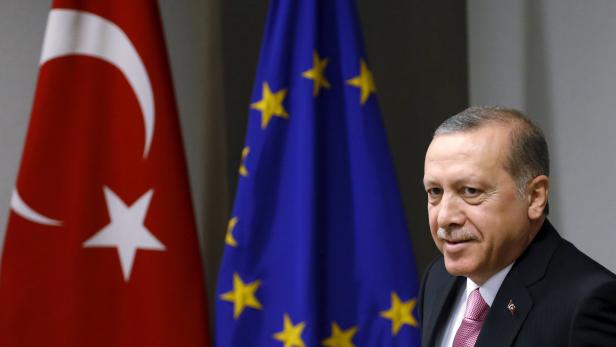 FILE PHOTO: Turkey&#039;s President Tayyip Erdogan looks on ahead of a meeting at the EU Parliament in Brussels, Belgium October 5, 2015. REUTERS/Francois Lenoir/File Photo