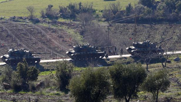 Turkish Army tanks are seen near the Turkish-Syrian border in Kilis province, Turkey January 31, 2018. REUTERS/Osman Orsal