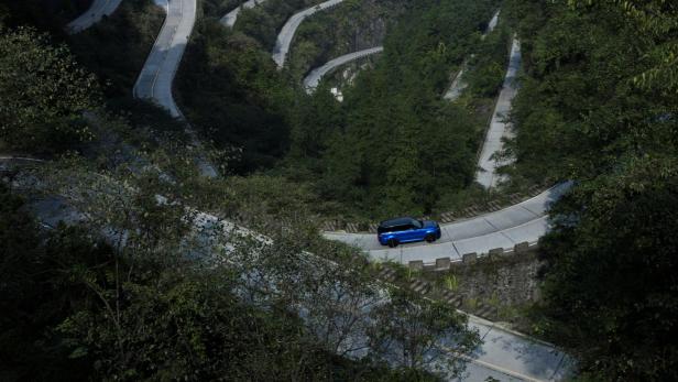 Range Rover Sport SVR knackt Ferrari-Zeit auf Passstraße in China