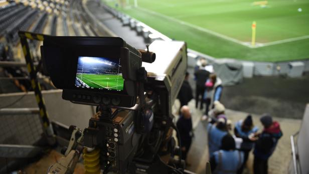 (FILES) This file photo taken on February 10, 2015 shows a television camera is positioned to film the English Premier League football match between Hull City and Aston Villa at the KC Stadium in Hull, north-east England on February 10, 2015. The bulging wallets of Amazon and Facebook could drive up the cost of TV rights for the next English Premier League deal as sport braces for a global broadcasting revolution. Sky and BT shelled out more than £5 billion ($6.7 billion) for the privilege of keeping the jewel in the crown of British sports broadcasting for three seasons from 2016-17 but the new kids on the block are flexing their muscles. / AFP PHOTO / Oli SCARFF / RESTRICTED TO EDITORIAL USE. No use with unauthorized audio, video, data, fixture lists, club/league logos or &#039;live&#039; services. Online in-match use limited to 75 images, no video emulation. No use in betting, games or single club/league/player publications. / TO GO WITH AFP STORY BY PIRATE IRWIN