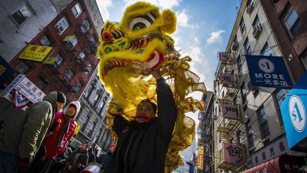 Performers present a lion dance during Chinese Lunar New Year celebrations in New York&#039;s China Town February 19, 2015. The Chinese Lunar New Year on February 19 welcomes the Year of the Sheep (also known as the Year of the Goat or Ram). REUTERS/Brendan McDermid (UNITED STATES - Tags: SOCIETY TPX IMAGES OF THE DAY)
