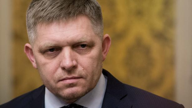 Slovak Prime Minister Robert Fico looks on during a press conference in Bratislava on March 14, 2018. Slovak Prime Minister Robert Fico announced Wednesday, March 14, 2018, his resignation, demanded by the opposition, following the assassination in February of the investigative journalist Jan Kuciak. / AFP PHOTO / VLADIMIR SIMICEK