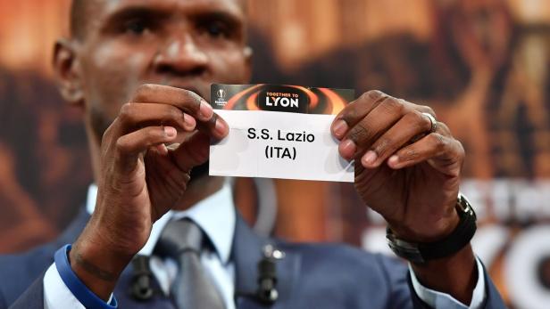 French former football player for Barcelona and Lyon Eric Abidal shows the slip of AS Lazio during the draw for the quarter finals round of the UEFA Europa League football tournament at the UEFA headquarters in Nyon, on March 16, 2018. / AFP PHOTO / Fabrice COFFRINI