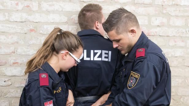 Reportage über die Ausbildung von Polizeischülern an der Wiener Polizeiakademie in der Marrokaner Kaserne. Wien, 05.12.2017