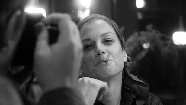 Marie Bäumer als Romy Schneider im Film 3 TAGE IN QUIBERON (Kinostart Österreich: 13. April 2018), Weltpremiere im Wettbewerb der Berlinale.