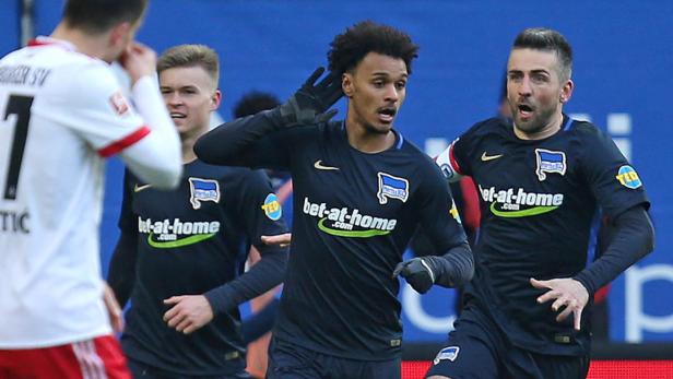 17.03.2018, Football 1. Bundesliga 2017/2018, 27. match day, Hamburger SV - Hertha BSC Berlin, Volksparkstadium Hamburg. celebration Maximilian middlelstaedt (Hertha BSC Berlin) , scorer Valentino Lazaro (Hertha BSC Berlin) and Vedad Ibisevic (Hertha BSC Berlin) 1:1 *** Local Caption *** © DIENER/EXTRA