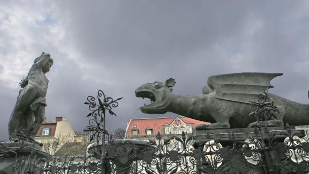 Dunkle Wolken über Klagenfurt: Kärntens Landesregierung muss 44 Millionen Euro sparen