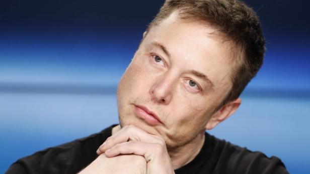 Elon Musk wendet sich nach Datenskandal von Facebook ab