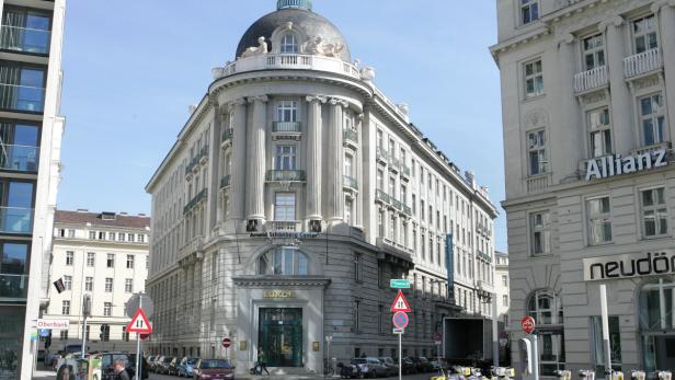 Das Arnold Schönberg Center in Wien befindet sich in einem eleganten Gebäude an einer Straßenecke.