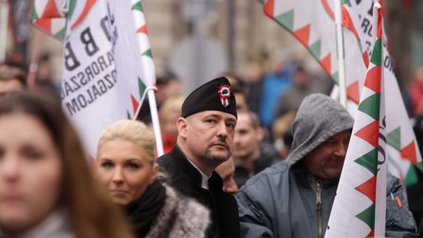 „Aus Fehlern lernen“: Jobbik sucht nach gemäßigterer Identität