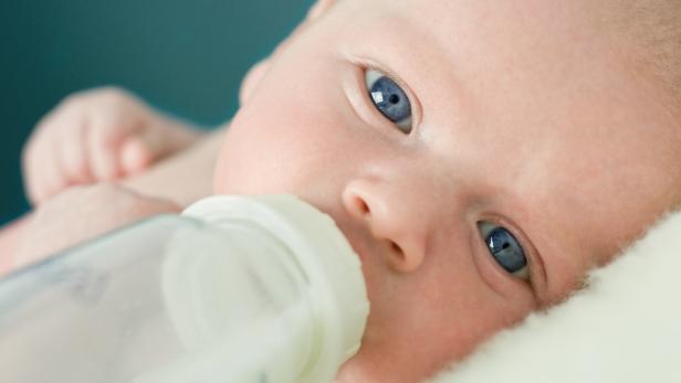 Achtung: Krebsverdächtige Mineralöl-Rückstände in Säuglingsmilch