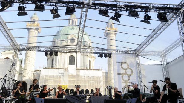 Das Gemüse-Kollektiv &quot;The Vegetable Orchestra&quot; auf der Seebühne am Karlsplatz