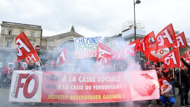 Französische Streikwelle beginnt: Ein Drittel blieb Dienst fern