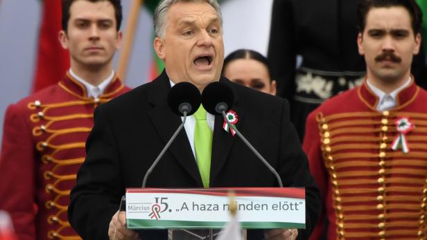 „Orbán hält Ungarn als Geisel“