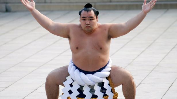 Frauen unerwünscht: Kritik an Tabu beim Sumo in Japan
