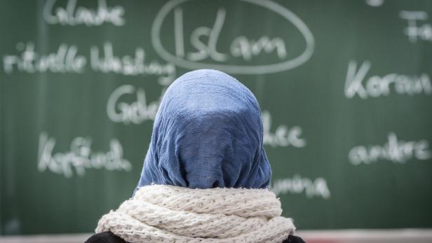 Kinderkopftuch: FPÖ sieht IGGÖ an "Grenze zum politischen Islam"