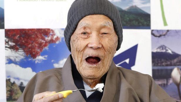 Ältester Mann der Welt schwört auf heiße Bäder und Süßes