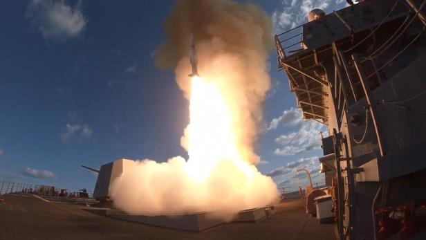 Abschuss einer Rakete von einem US-Kriegsschiff