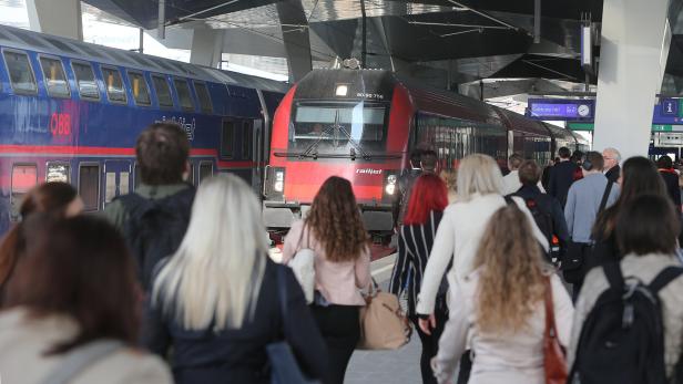Österreichweite Bahn-Warnstreiks am Montag