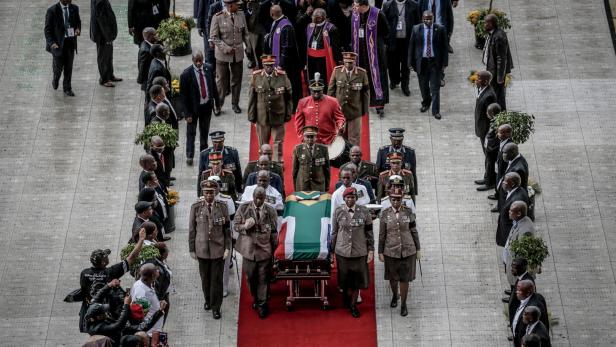 Zehntausende Südafrikaner nahmen Abschied von Winnie Mandela