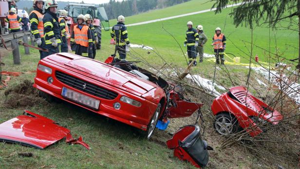 Oberösterreich: Zwei Tote bei Crash mit Ferrari