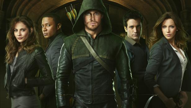Gruppenporträt der Hauptdarsteller der Fernsehserie „Arrow“.