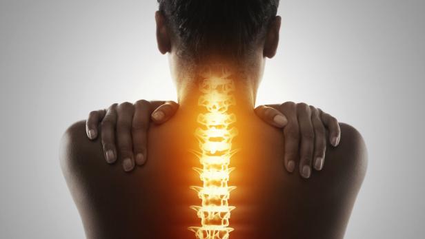 Chronischer Rückenschmerz: Warum auch Junge an Rheuma denken sollten