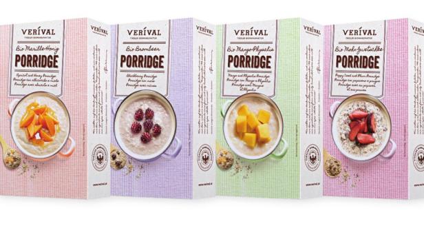 Verschiedene Packungen Veríval Porridge mit Marille-Honig, Brombeere, Mango-Physalis und Mohn-Zwetschke.