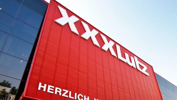 XXXLutz kauft Steinhoff Anteil an deutscher Möbelkette Poco ab