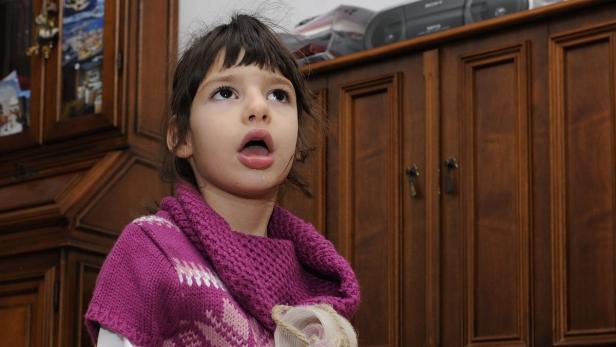 Nadina wurde 2008 als Baby in Innsbruck operiert und erlitt einen Gehirnschaden.
