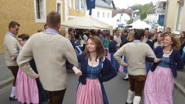 Volkstanz am Färbermarkt