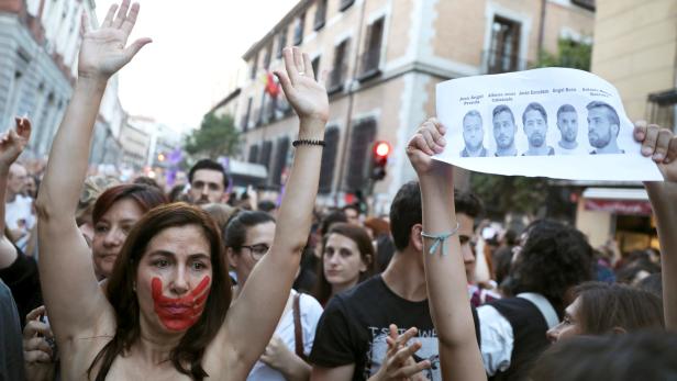 Vergewaltigung oder Missbrauch? Gerichtsurteil spaltet Spanien