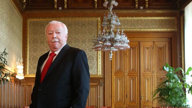 Bürgermeister Michael Häupl (SPÖ) in seinem Büro im Wiener Rathaus